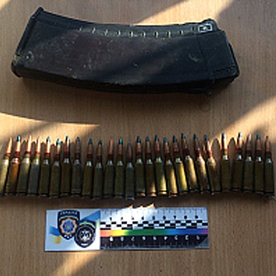 Житель Сумщины привез из зоны АТО 26 боевых патронов и магазин к автомату Калашникова (ФОТО) (фото) - фото 1 Житель Сумщины привез из зоны АТО 26 боевых патронов и магазин к автомату Калашникова (ФОТО) (фото) - фото 1