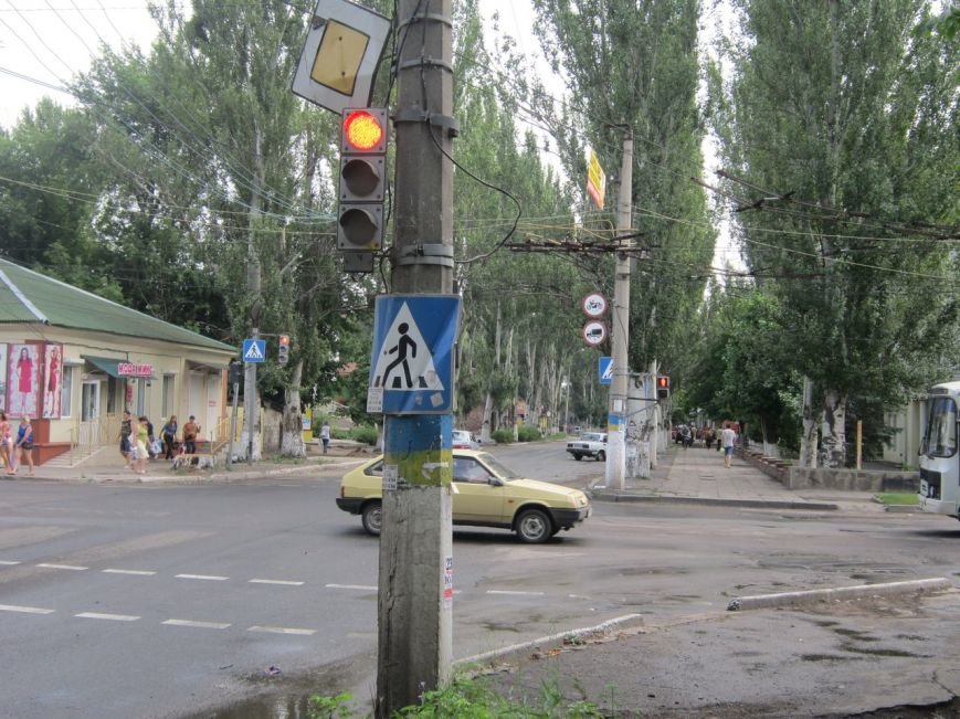 В Славянске заработали светофоры на проблемном перекрестке в центре города (фото) - фото 2 В Славянске заработали светофоры на проблемном перекрестке в центре города (фото) - фото 2