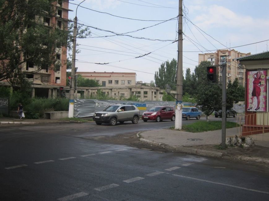 В Славянске заработали светофоры на проблемном перекрестке в центре города (фото) - фото 2 В Славянске заработали светофоры на проблемном перекрестке в центре города (фото) - фото 2