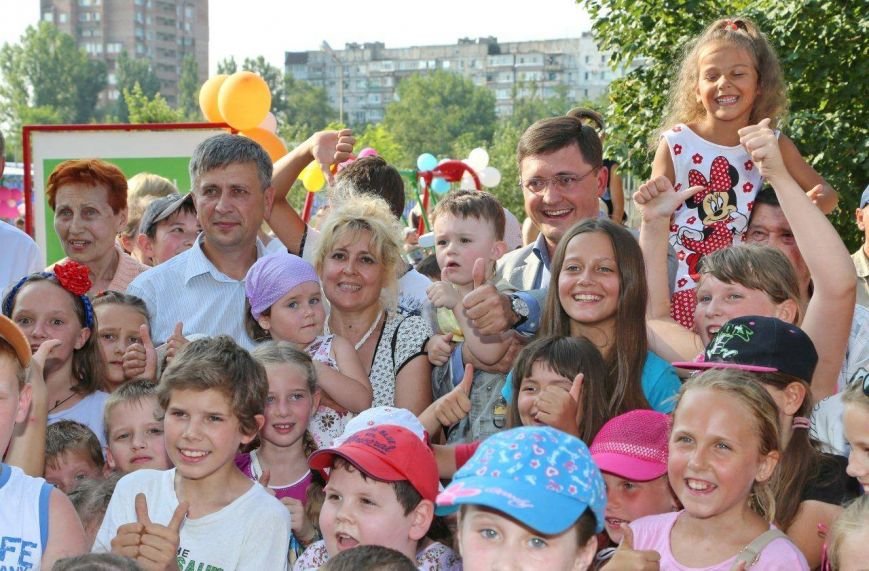 Бульвар Шевченко получил новый спортивный городок от металлургов (фото) - фото 2 Бульвар Шевченко получил новый спортивный городок от металлургов (фото) - фото 2