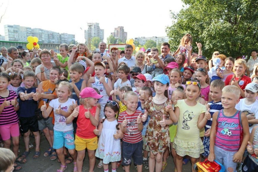 Бульвар Шевченко получил новый спортивный городок от металлургов (фото) - фото 2 Бульвар Шевченко получил новый спортивный городок от металлургов (фото) - фото 2