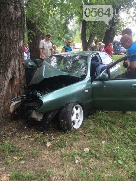 В Кривом Роге: задержали двух убийц, простились с бойцом «Айдара»,... В Кривом Роге: задержали двух убийц, простились с бойцом «Айдара», «Lanos» влетел в дерево, ребенок провалился в коллектор (фото) - фото 4