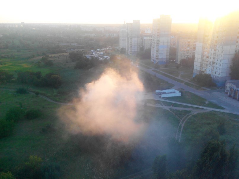В Кривом Роге горит свалка на пустыре возле озера Соленое (ФОТО) (фото) - фото 1 В Кривом Роге горит свалка на пустыре возле озера Соленое (ФОТО) (фото) - фото 1