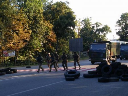Очевидці зафіксували колону бронетехніки, що рухалася у напрямку Мукачева (ФОТО+ВІДЕО) (фото) - фото 6 Очевидці зафіксували колону бронетехніки, що рухалася у напрямку Мукачева (ФОТО+ВІДЕО) (фото) - фото 6