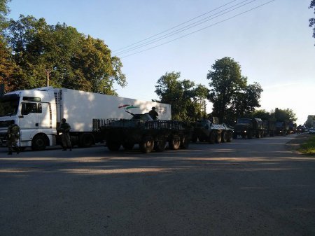 Очевидці зафіксували колону бронетехніки, що рухалася у напрямку Мукачева (ФОТО+ВІДЕО) (фото) - фото 1 Очевидці зафіксували колону бронетехніки, що рухалася у напрямку Мукачева (ФОТО+ВІДЕО) (фото) - фото 1