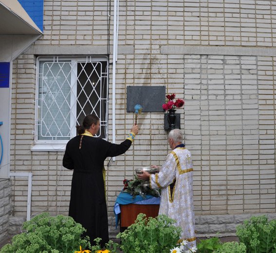 В Сумах открыли мемориальную доску в честь погибшего в АТО майора милиции Александра Ткаченко (ФОТО) (фото) - фото 1 В Сумах открыли мемориальную доску в честь погибшего в АТО майора милиции Александра Ткаченко (ФОТО) (фото) - фото 1