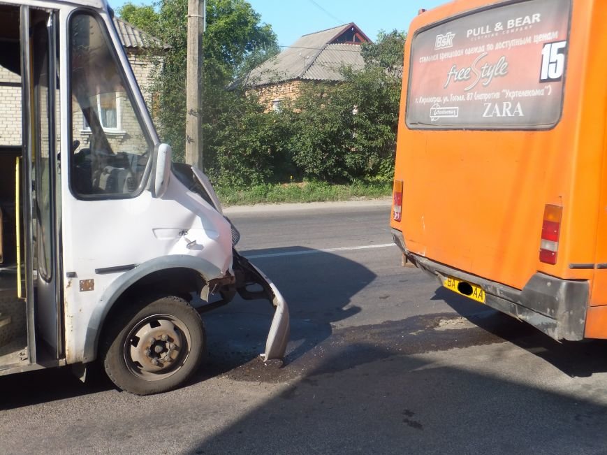 В Кировограде произошло ДТП - столкнулись две маршрутки и троллебус. ФОТО (фото) - фото 1 В Кировограде произошло ДТП - столкнулись две маршрутки и троллебус. ФОТО (фото) - фото 1