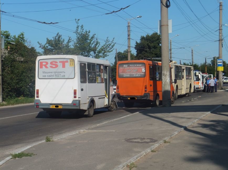 В Кировограде произошло ДТП - столкнулись две маршрутки и троллебус. ФОТО (фото) - фото 1 В Кировограде произошло ДТП - столкнулись две маршрутки и троллебус. ФОТО (фото) - фото 1