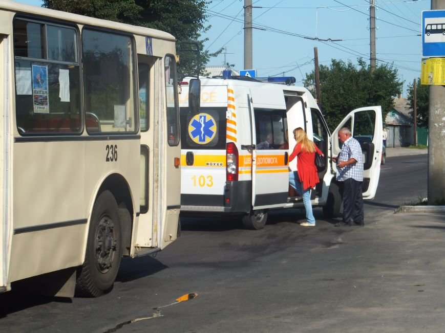 В Кировограде произошло ДТП - столкнулись две маршрутки и троллебус. ФОТО (фото) - фото 1 В Кировограде произошло ДТП - столкнулись две маршрутки и троллебус. ФОТО (фото) - фото 1
