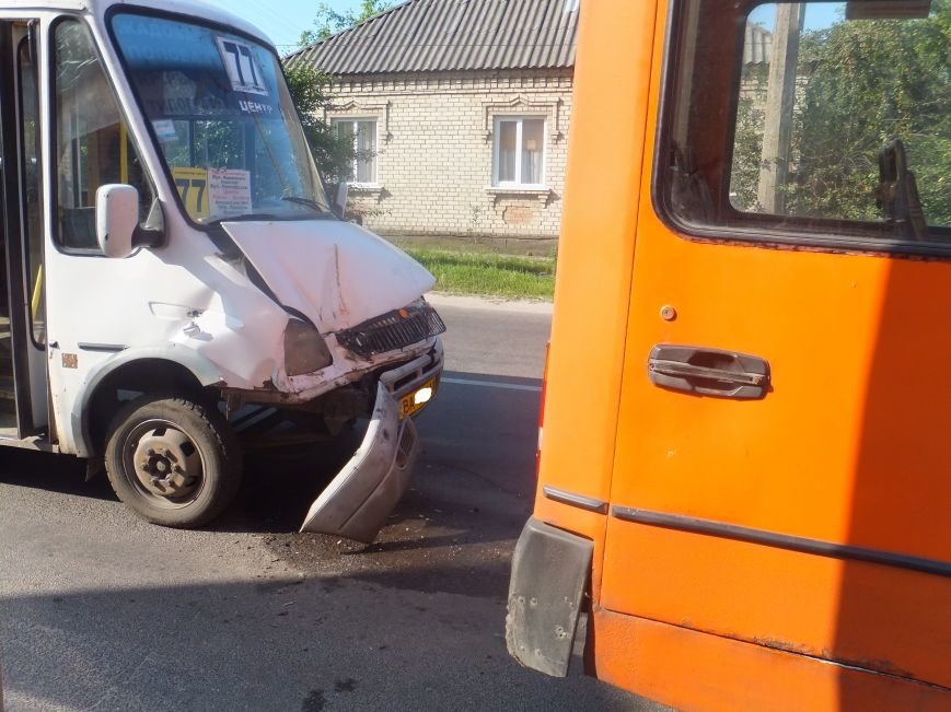 В Кировограде произошло ДТП - столкнулись две маршрутки и троллебус. ФОТО (фото) - фото 1 В Кировограде произошло ДТП - столкнулись две маршрутки и троллебус. ФОТО (фото) - фото 1