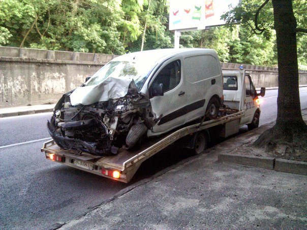 Нові подробиці аварії на вул.Сахарова: водій “Пежо”керував автомобілем напідпитку (ФОТО) (фото) - фото 1 Нові подробиці аварії на вул.Сахарова: водій “Пежо”керував автомобілем напідпитку (ФОТО) (фото) - фото 1
