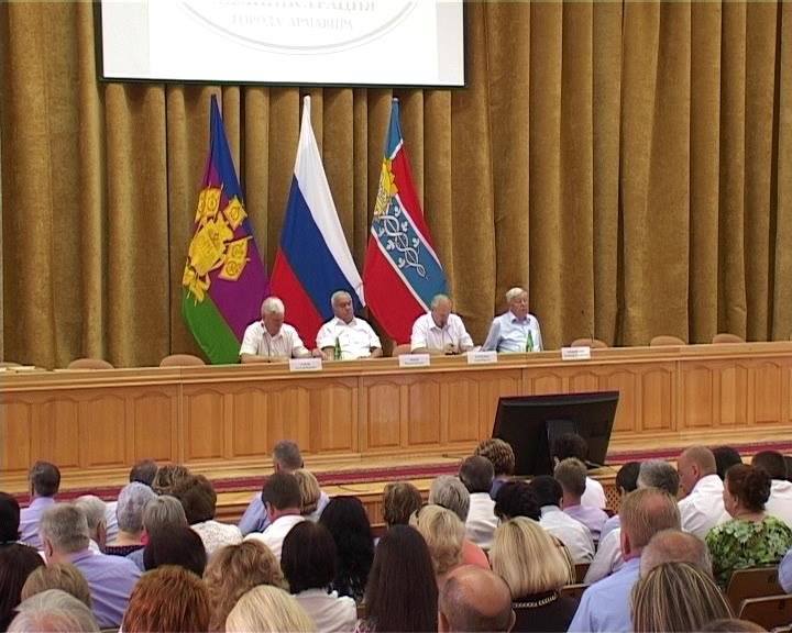 Армавир направит предложение ЗСК по ограничению числа пивных магазинов в городе (фото) - фото 1 Армавир направит предложение ЗСК по ограничению числа пивных магазинов в городе (фото) - фото 1