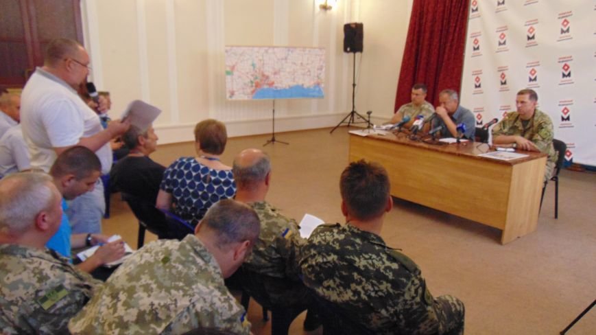 В Мариуполе не могут справиться с предпринимателями, продающими алкоголь солдатам и офицерам (фото) - фото 1 В Мариуполе не могут справиться с предпринимателями, продающими алкоголь солдатам и офицерам (фото) - фото 1