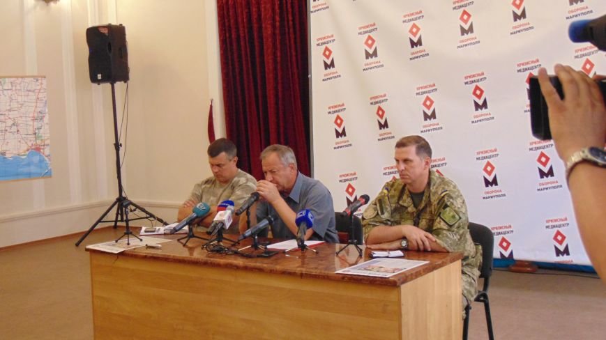 В Мариуполе не могут справиться с предпринимателями, продающими алкоголь солдатам и офицерам (фото) - фото 1 В Мариуполе не могут справиться с предпринимателями, продающими алкоголь солдатам и офицерам (фото) - фото 1
