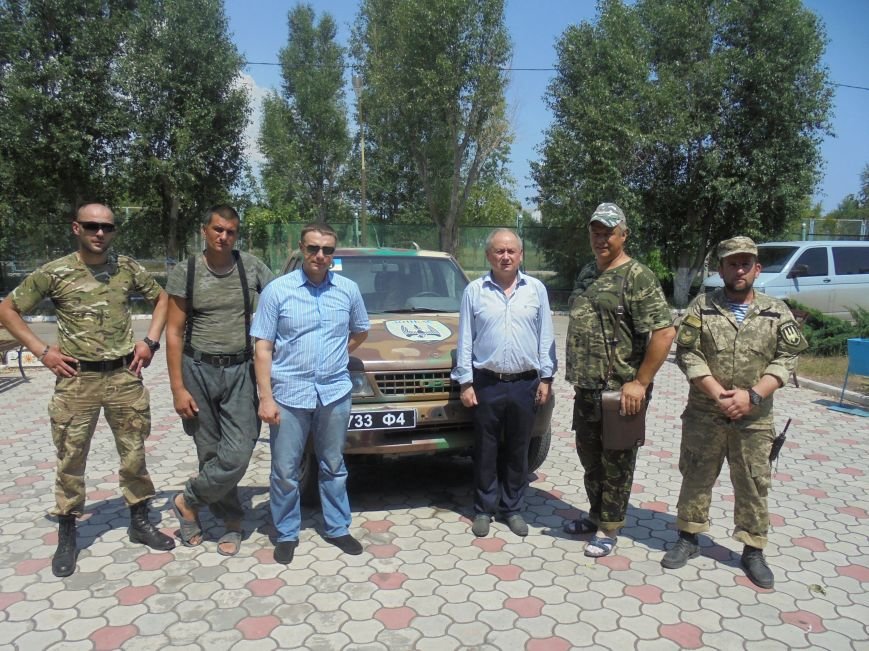 Депутаты партии “УКРОП” Виталий Куприй и Валентин Дидыч посетили Широкино, познакомились с мэром Мариуполя, навестили стариков и детей (фото) - фото 6 Депутаты партии “УКРОП” Виталий Куприй и Валентин Дидыч посетили Широкино, познакомились с мэром Мариуполя, навестили стариков и детей (фото) - фото 6