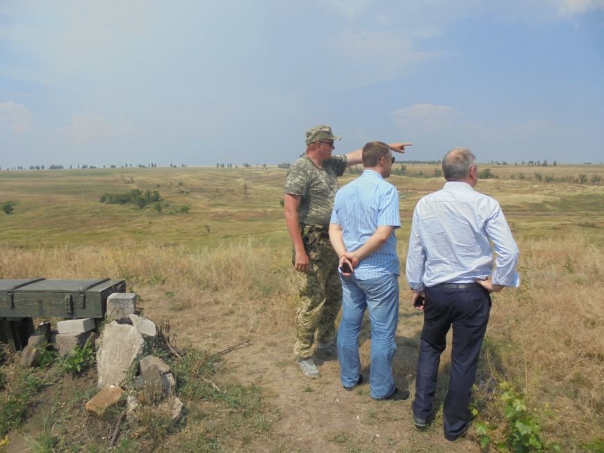 Депутаты партии “УКРОП” Виталий Куприй и Валентин Дидыч посетили Широкино, познакомились с мэром Мариуполя, навестили стариков и детей (фото) - фото 5 Депутаты партии “УКРОП” Виталий Куприй и Валентин Дидыч посетили Широкино, познакомились с мэром Мариуполя, навестили стариков и детей (фото) - фото 5