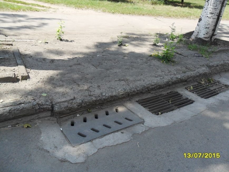 В «Кривбассводоканале» принимают заявки только о своих открытых люках (ФОТО) (фото) - фото 1 В «Кривбассводоканале» принимают заявки только о своих открытых люках (ФОТО) (фото) - фото 1