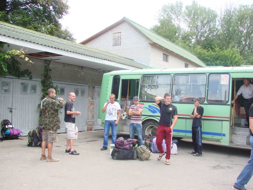 Калуш вже вп’яте відправляє бригаду будівельників на Схід (ФОТО) (фото) - фото 1 Калуш вже вп’яте відправляє бригаду будівельників на Схід (ФОТО) (фото) - фото 1