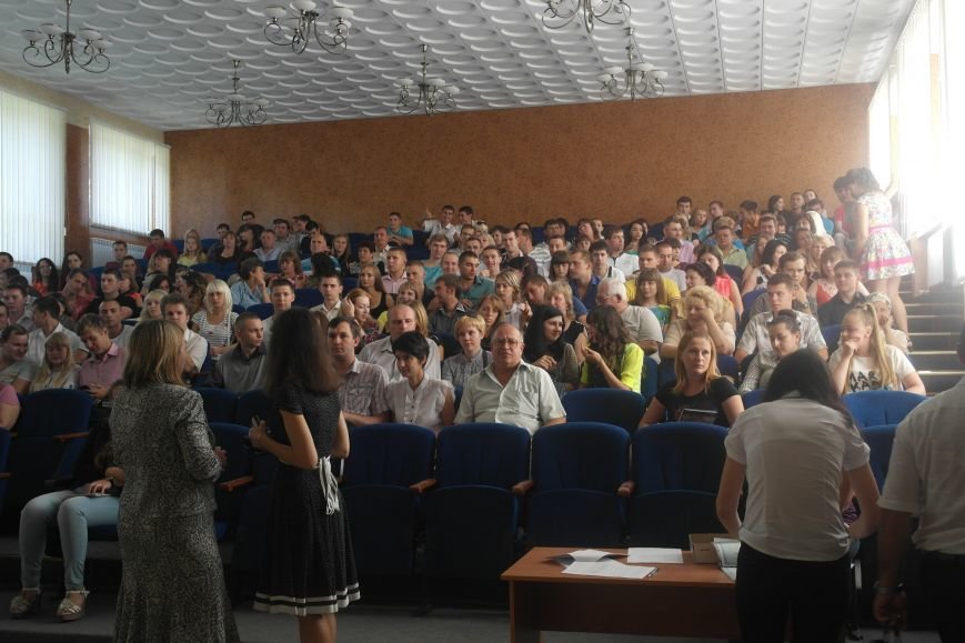 В ДонНТУ Красноармейска дипломы сегодня вручили дважды (фото) - фото 3 В ДонНТУ Красноармейска дипломы сегодня вручили дважды (фото) - фото 3