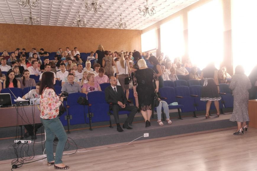В ДонНТУ Красноармейска дипломы сегодня вручили дважды (фото) - фото 2 В ДонНТУ Красноармейска дипломы сегодня вручили дважды (фото) - фото 2