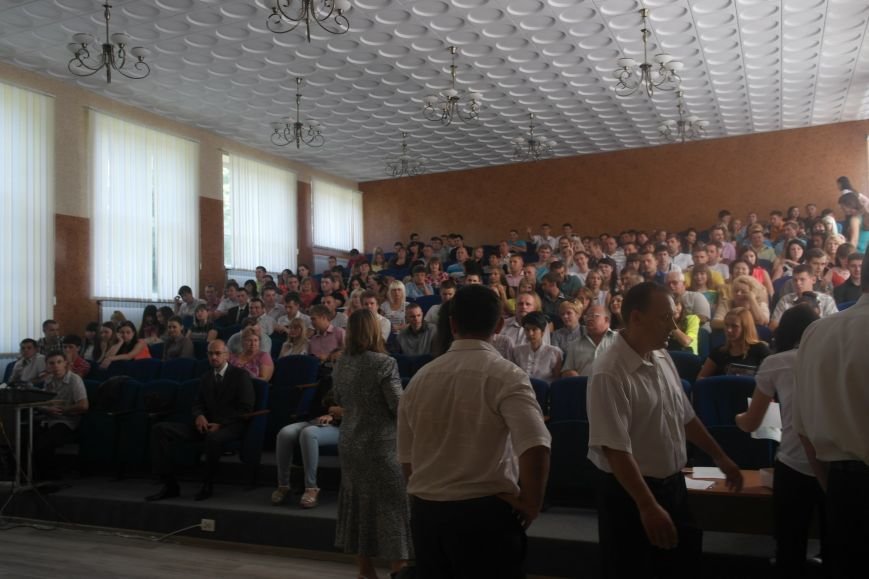В ДонНТУ Красноармейска дипломы сегодня вручили дважды (фото) - фото 1 В ДонНТУ Красноармейска дипломы сегодня вручили дважды (фото) - фото 1
