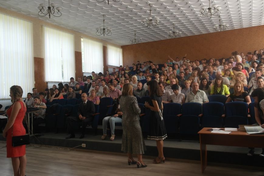 В ДонНТУ Красноармейска дипломы сегодня вручили дважды (фото) - фото 1 В ДонНТУ Красноармейска дипломы сегодня вручили дважды (фото) - фото 1