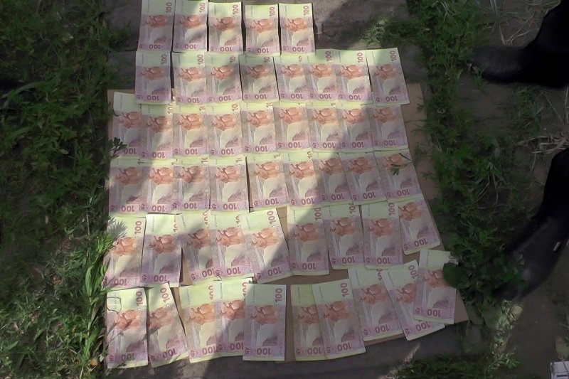 У Кіровоградській області СБУ затримала співробітника міліції на хабарі. ФОТО (фото) - фото 1 У Кіровоградській області СБУ затримала співробітника міліції на хабарі. ФОТО (фото) - фото 1