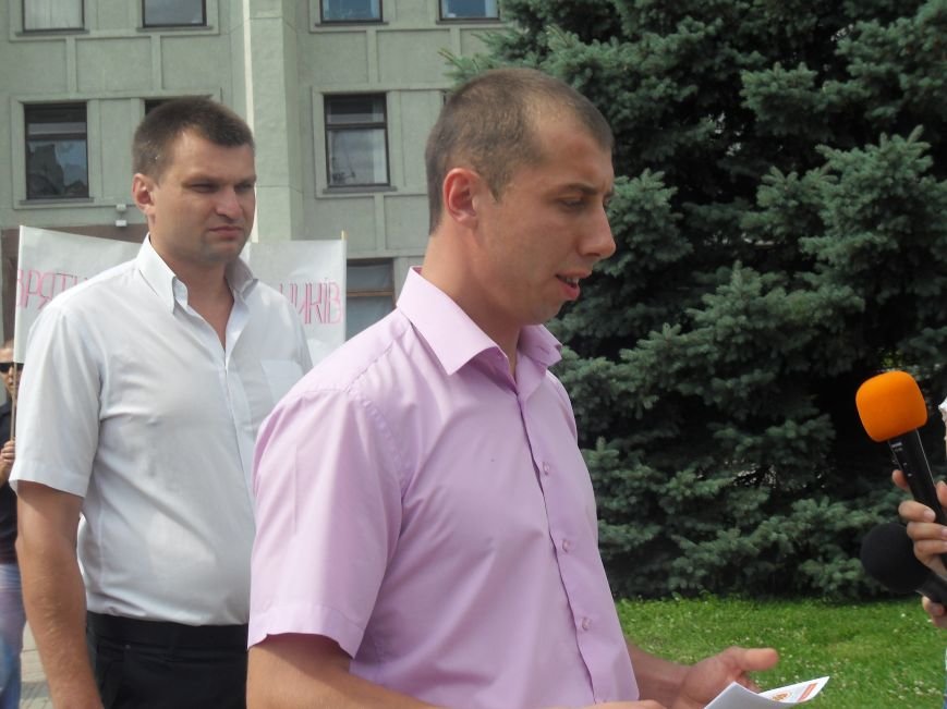 Полтавські рятувальники у стін ОДА вимагали достойних умов праці (фото) - фото 2 Полтавські рятувальники у стін ОДА вимагали достойних умов праці (фото) - фото 2