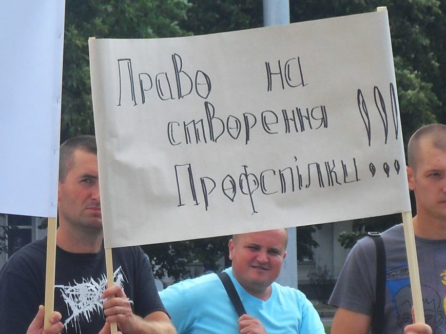 Полтавські рятувальники у стін ОДА вимагали достойних умов праці (фото) - фото 3 Полтавські рятувальники у стін ОДА вимагали достойних умов праці (фото) - фото 3