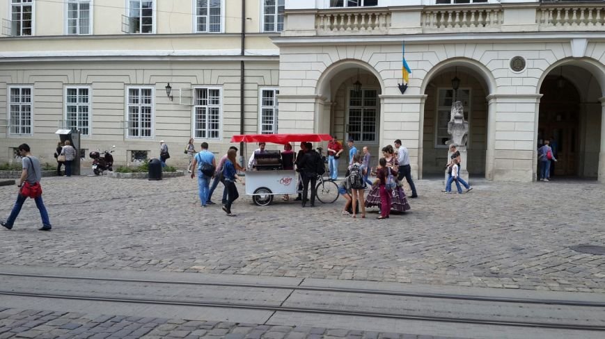 Власники велокав’ярень у Львові протестують проти корупції місцевої влади (ФОТО) (фото) - фото 1 Власники велокав’ярень у Львові протестують проти корупції місцевої влади (ФОТО) (фото) - фото 1