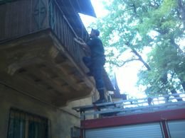 ГСЧС попали в квартиру к мариупольчанке, которая не выходила на улицу 24 часа (фото) - фото 1 ГСЧС попали в квартиру к мариупольчанке, которая не выходила на улицу 24 часа (фото) - фото 1