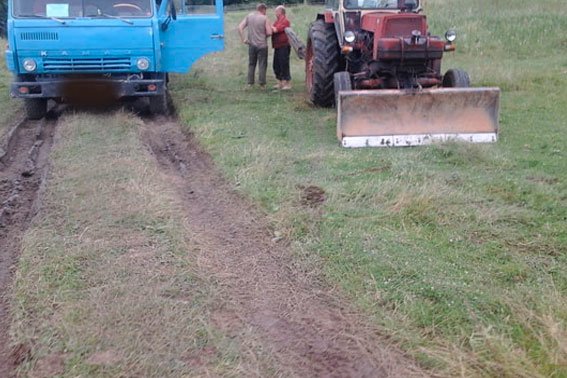 На Львівщині, винахідливі підприємці, впродовж кількох місяців незаконно добували гравій з русла гірської річки (ФОТО) (фото) - фото 1 На Львівщині, винахідливі підприємці, впродовж кількох місяців незаконно добували гравій з русла гірської річки (ФОТО) (фото) - фото 1