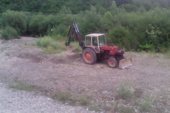 На Львівщині, винахідливі підприємці, впродовж кількох місяців незаконно добували гравій з русла гірської річки (ФОТО) (фото) - фото 1 На Львівщині, винахідливі підприємці, впродовж кількох місяців незаконно добували гравій з русла гірської річки (ФОТО) (фото) - фото 1