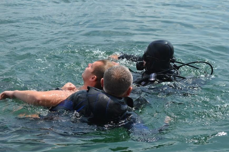 Рятувальники навчали львів'ян безпечній поведінці на воді (ФОТО+ВІДЕО) (фото) - фото 3 Рятувальники навчали львів'ян безпечній поведінці на воді (ФОТО+ВІДЕО) (фото) - фото 3