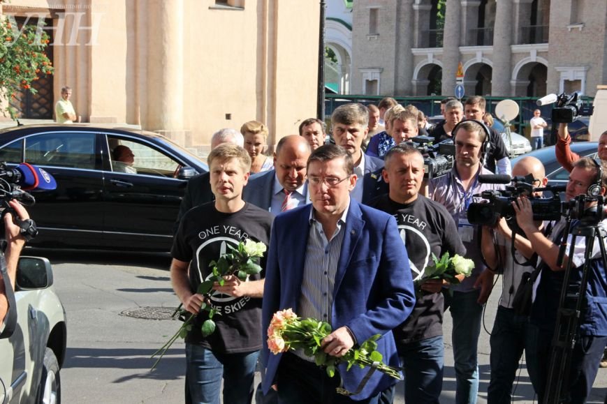 В Киеве возле посольства Нидерландов почтили память жертв катастрофы рейса MH17 (ФОТО) (фото) - фото 1 В Киеве возле посольства Нидерландов почтили память жертв катастрофы рейса MH17 (ФОТО) (фото) - фото 1