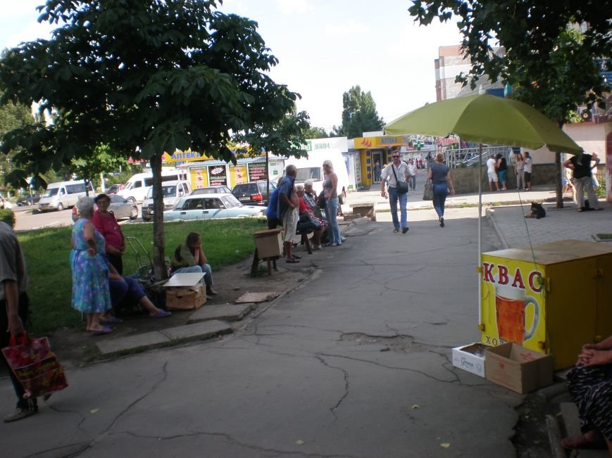 В Николаеве «Бастион» разогнал стихийных торговцев в сквере Макарова (ФОТО) (фото) - фото 2 В Николаеве «Бастион» разогнал стихийных торговцев в сквере Макарова (ФОТО) (фото) - фото 2