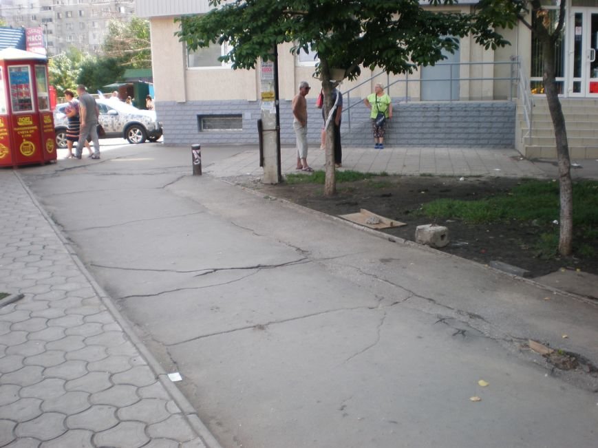 В Николаеве «Бастион» разогнал стихийных торговцев в сквере Макарова (ФОТО) (фото) - фото 3 В Николаеве «Бастион» разогнал стихийных торговцев в сквере Макарова (ФОТО) (фото) - фото 3