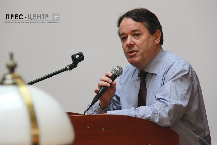 Посол Франції в Україні Ален Ремі здійснив візит до Наукової бібліотеки Університету імені Івана Франка (фото) - фото 1 Посол Франції в Україні Ален Ремі здійснив візит до Наукової бібліотеки Університету імені Івана Франка (фото) - фото 1