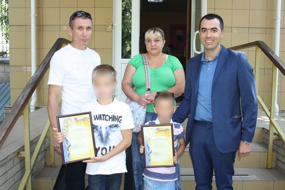 Ограбление в Кременчуге: дети гнались за преступником, а тот пытался откупиться от них (ФОТО) (фото) - фото 1 Ограбление в Кременчуге: дети гнались за преступником, а тот пытался откупиться от них (ФОТО) (фото) - фото 1