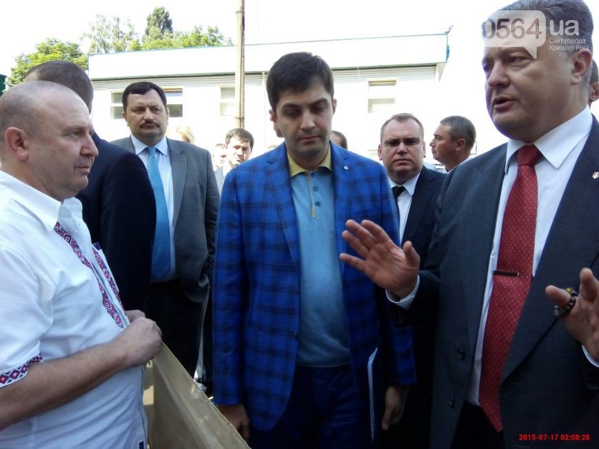 В Кривом Роге: весь день наводили порядки, пикетировали прокуратур... В Кривом Роге: весь день наводили порядки, пикетировали прокуратуру и встречали Президента (фото) - фото 3