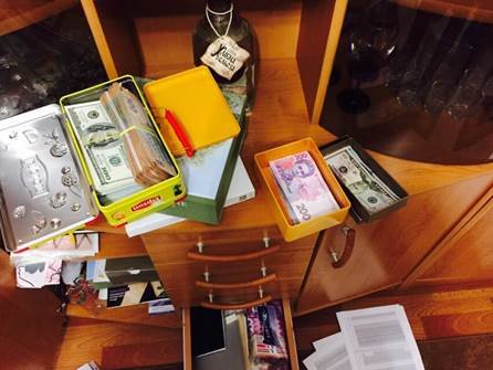 На Днепропетровщине ветеринаров-взяточников поймали «на горячем» (ФОТО, ВИДЕО) (фото) - фото 1 На Днепропетровщине ветеринаров-взяточников поймали «на горячем» (ФОТО, ВИДЕО) (фото) - фото 1