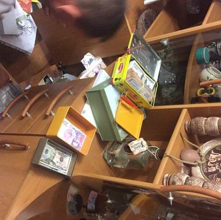 На Днепропетровщине ветеринаров-взяточников поймали «на горячем» (ФОТО, ВИДЕО) (фото) - фото 1 На Днепропетровщине ветеринаров-взяточников поймали «на горячем» (ФОТО, ВИДЕО) (фото) - фото 1