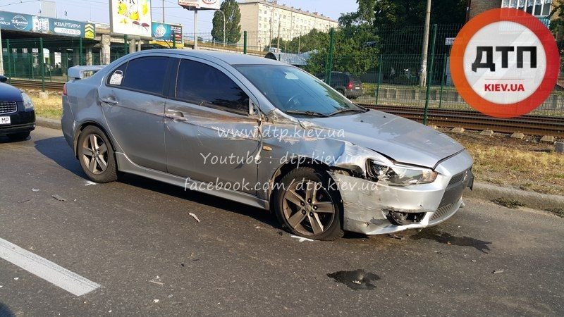 В Киеве на Борщаговке произошло тройное ДТП с участием маршрутки (ФОТО) (фото) - фото 1 В Киеве на Борщаговке произошло тройное ДТП с участием маршрутки (ФОТО) (фото) - фото 1