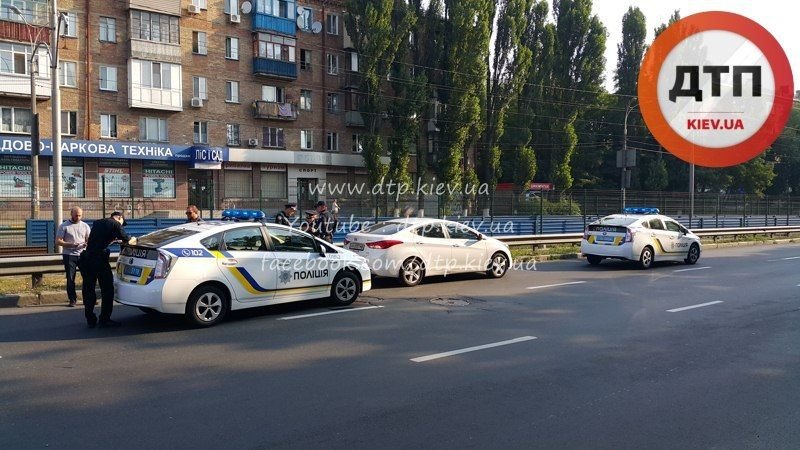 В Киеве на Борщаговке произошло тройное ДТП с участием маршрутки (ФОТО) (фото) - фото 1 В Киеве на Борщаговке произошло тройное ДТП с участием маршрутки (ФОТО) (фото) - фото 1