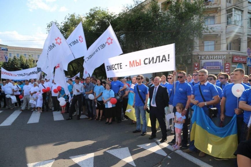 Металлурги на театральной площади Металлурги на театральной площади