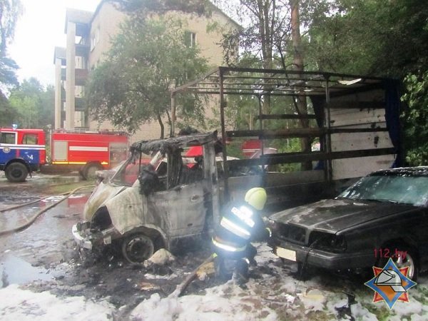 В Пышках из-за короткого замыкания сгорело четыре автомобиля (фото) - фото 3 В Пышках из-за короткого замыкания сгорело четыре автомобиля (фото) - фото 3