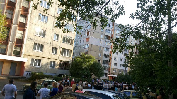 У Львові міліція взяла штурмом квартиру, де утримували заручницю та звільнила її (ФОТО) (фото) - фото 3 У Львові міліція взяла штурмом квартиру, де утримували заручницю та звільнила її (ФОТО) (фото) - фото 3