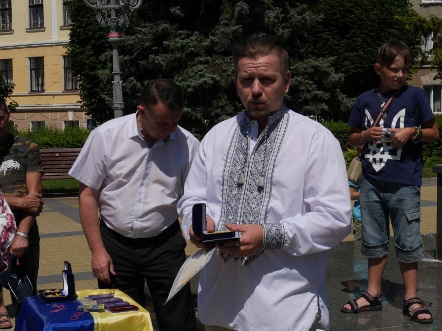 Тернопільських волонтерів, які вже рік збирають допомогу для бійців, урочисто нагородили (ФОТОРЕПОРТАЖ) (фото) - фото 2 Тернопільських волонтерів, які вже рік збирають допомогу для бійців, урочисто нагородили (ФОТОРЕПОРТАЖ) (фото) - фото 2