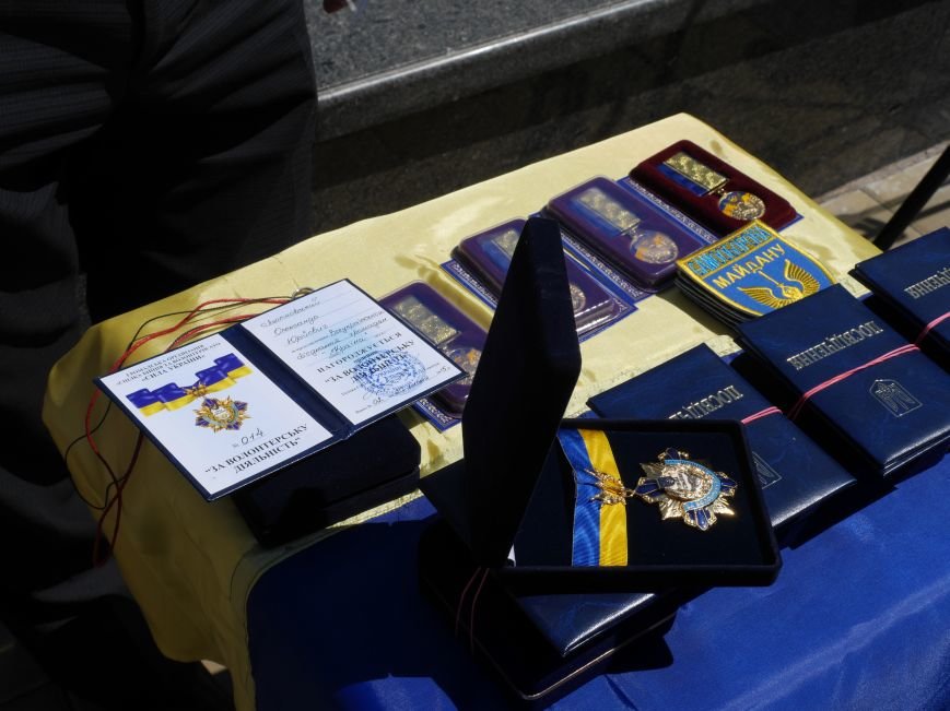 Тернопільських волонтерів, які вже рік збирають допомогу для бійців, урочисто нагородили (ФОТОРЕПОРТАЖ) (фото) - фото 1 Тернопільських волонтерів, які вже рік збирають допомогу для бійців, урочисто нагородили (ФОТОРЕПОРТАЖ) (фото) - фото 1