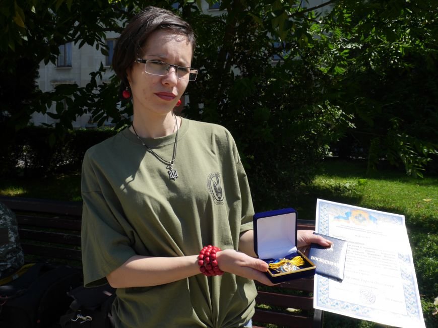 Тернопільських волонтерів, які вже рік збирають допомогу для бійців, урочисто нагородили (ФОТОРЕПОРТАЖ) (фото) - фото 2 Тернопільських волонтерів, які вже рік збирають допомогу для бійців, урочисто нагородили (ФОТОРЕПОРТАЖ) (фото) - фото 2